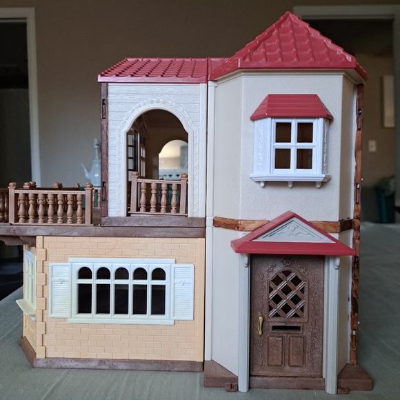 Charming Red and Cream Dollhouse - Picture 1 of 16